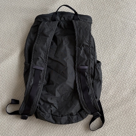 Mountain Hardwear 15L packable backpack - Picture 4 of 4